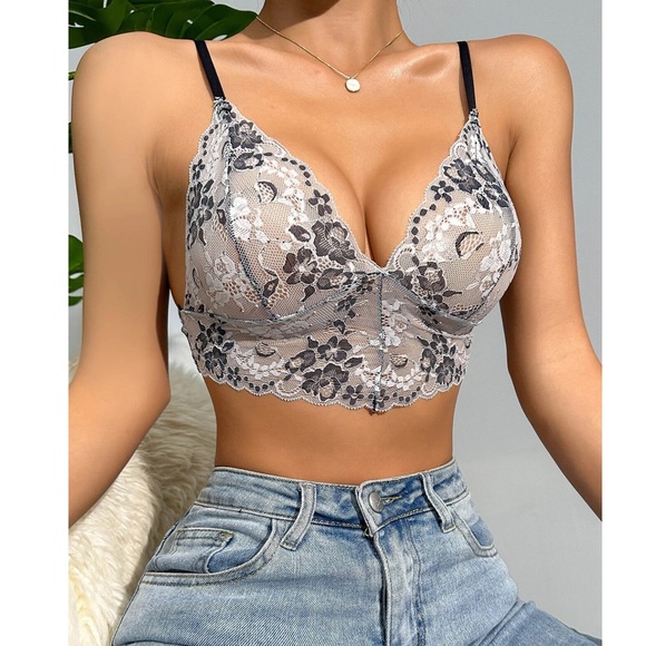 Tops - 🌻NWT Black & Light Gray Floral Lace Bralette🌻